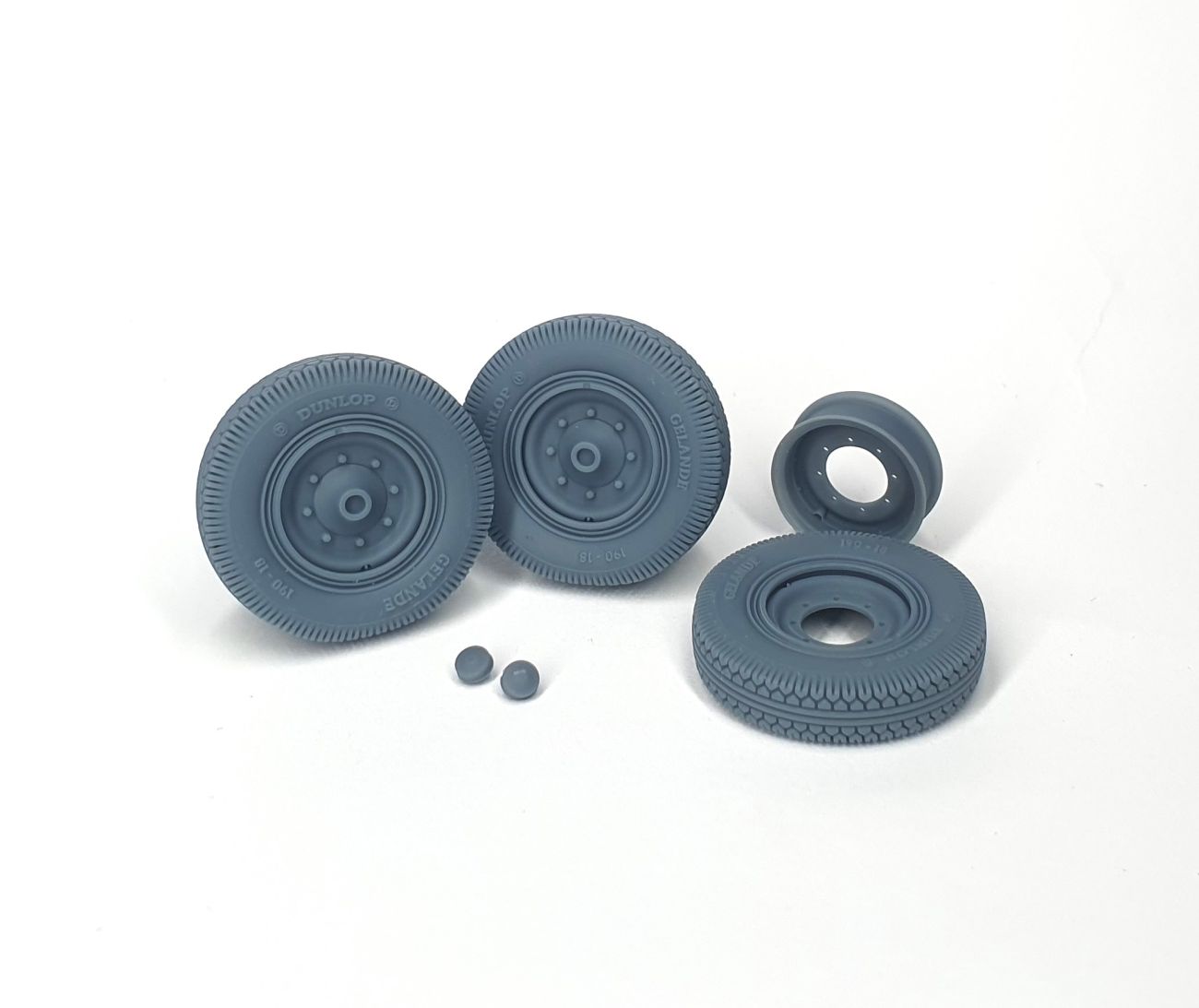 1:35 Sd.Kfz 251 front wheels with spare&rim (weighted) type 2