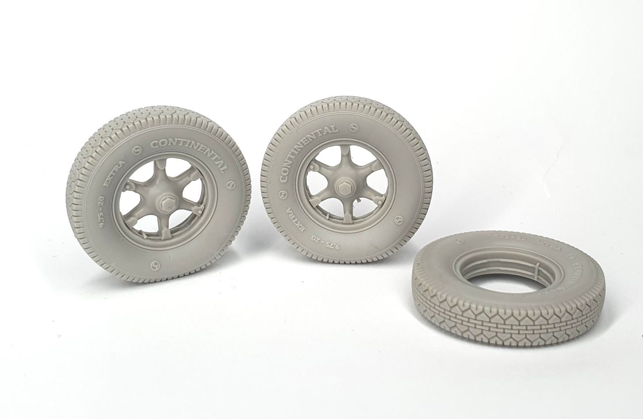 1:35 Sd.Kfz 7 front wheels with spare (weighted) type 1