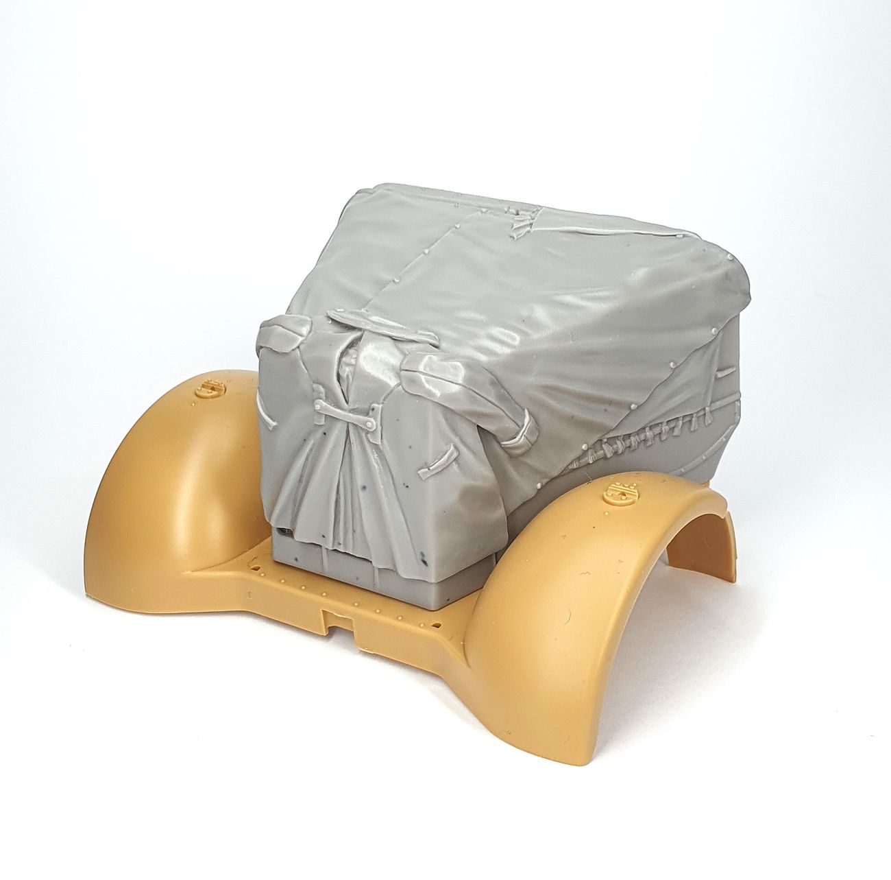 1:35 Sd.Kfz 9 FAMO engine deck with winter canvas cover