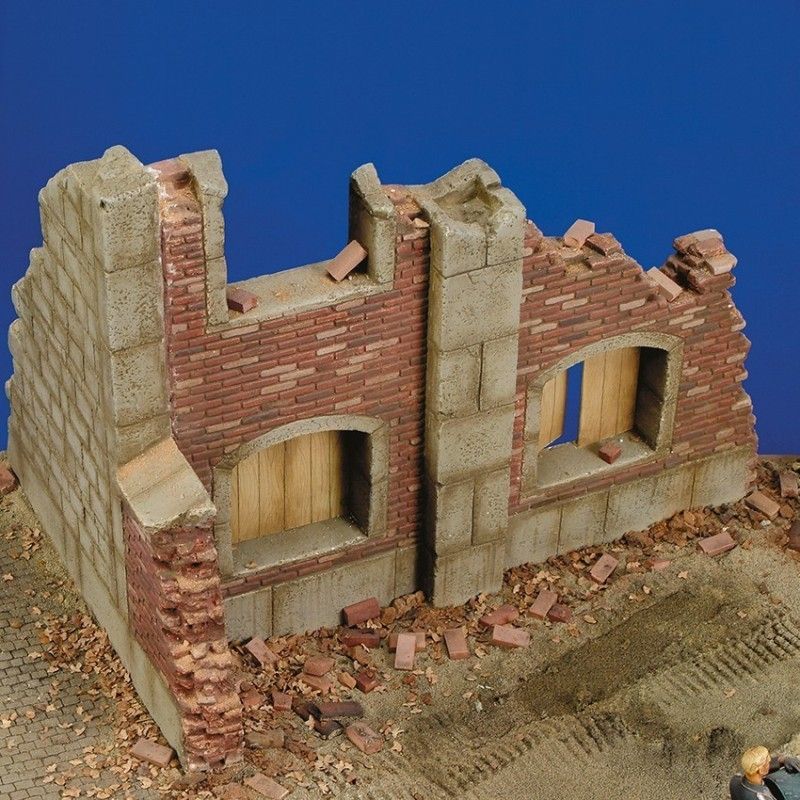 1:35 Barn ruin