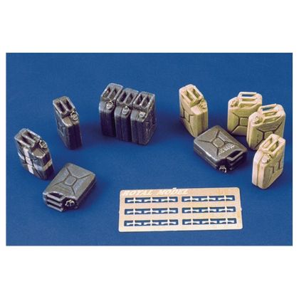 1:35 German WWII jerricans