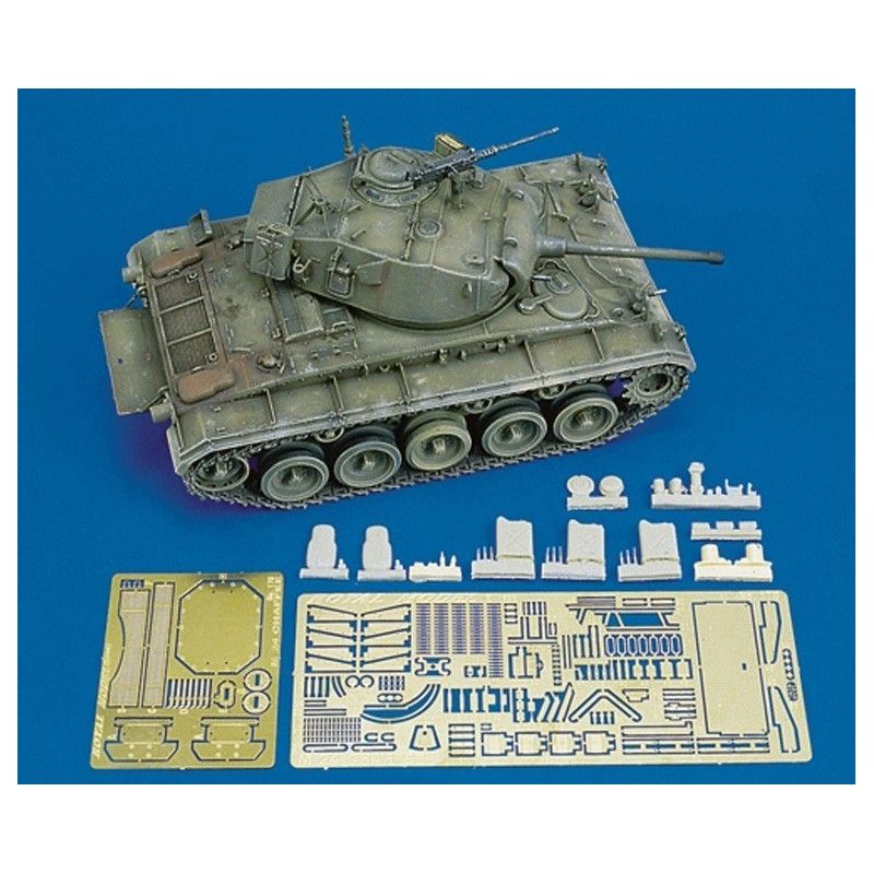 1:35 M 24 CHAFEE (italeri)