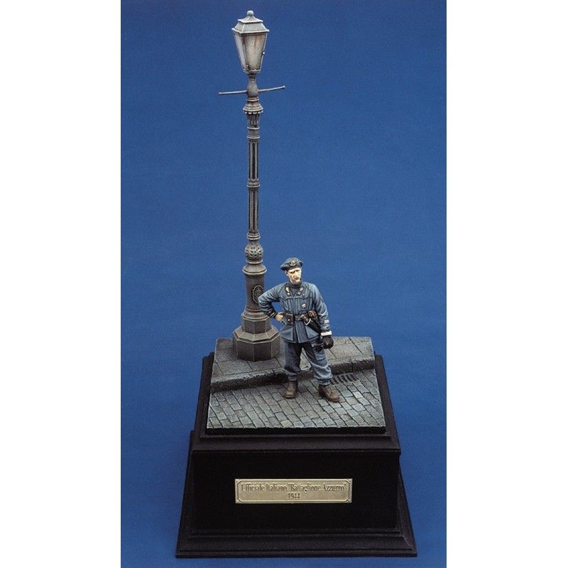 1:35 Italian Officer Btg. Azzurro - with base