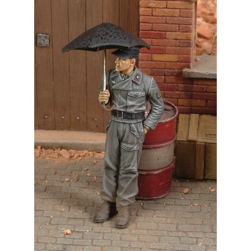 1:35 German Tanker at rest Italy 1944