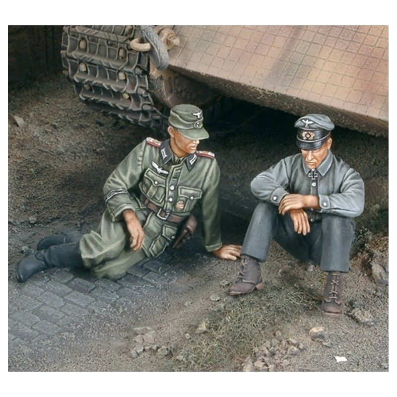 1:35 A moment of rest Tank German crew - WWII