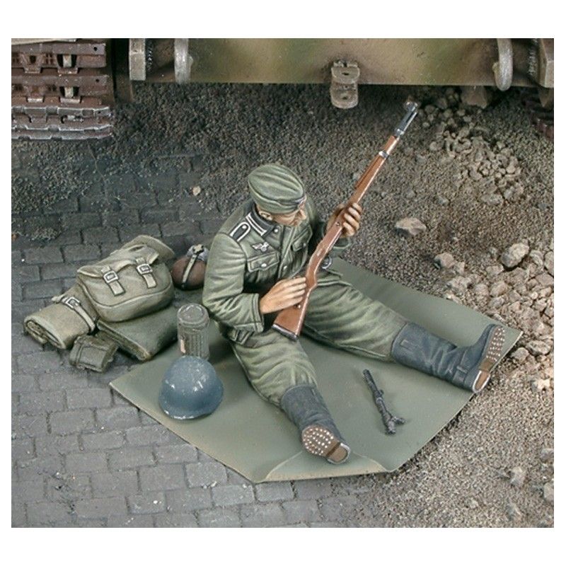 1:35 German soldier cleans up his rifle - WWII