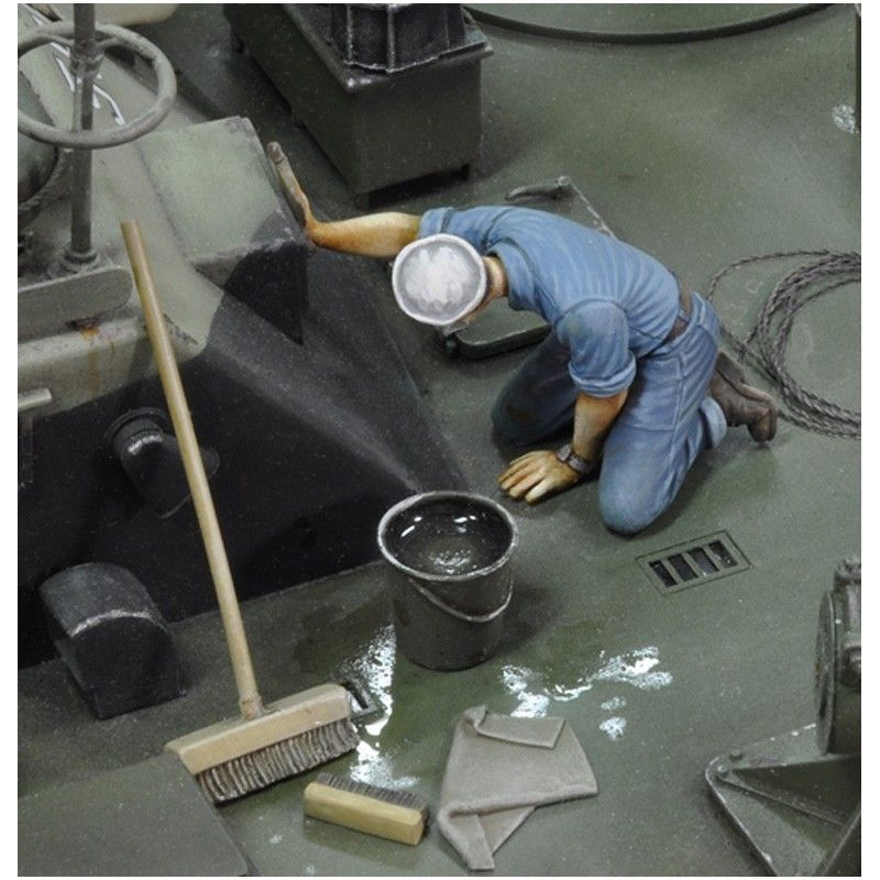 1:35 U.S. sailor who is washing - WWII