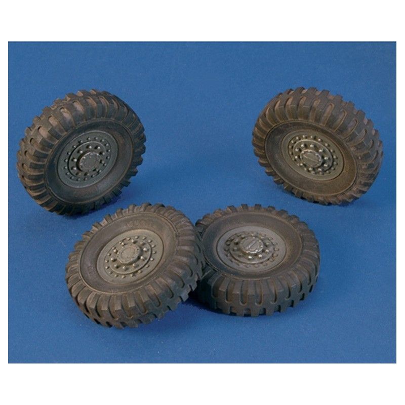 1:35 Wheels Staghound