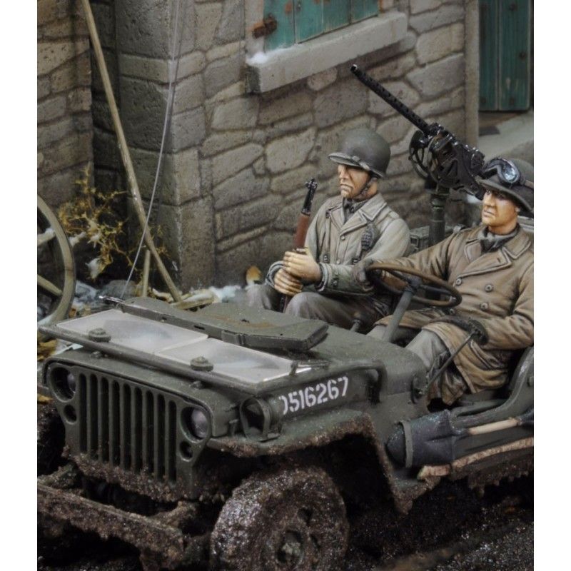 1:35 U.S. Infantry at rest with rifle No.2 - WWII