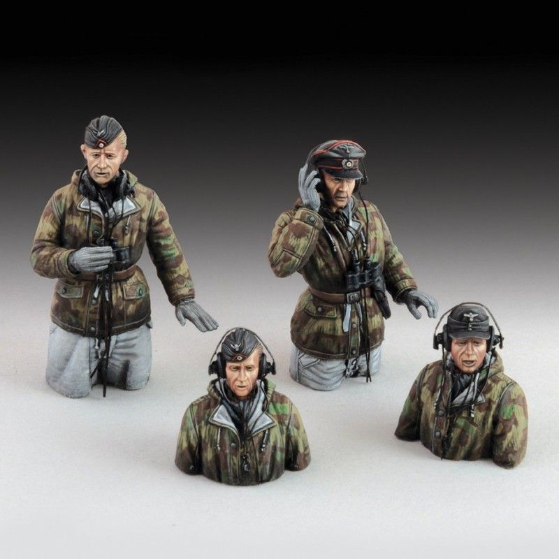 1:35 German tank crew in winter dress - WWII