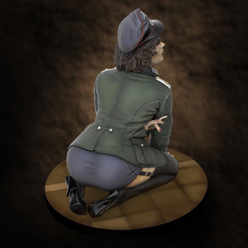 1:35 Pin-Up German Officer