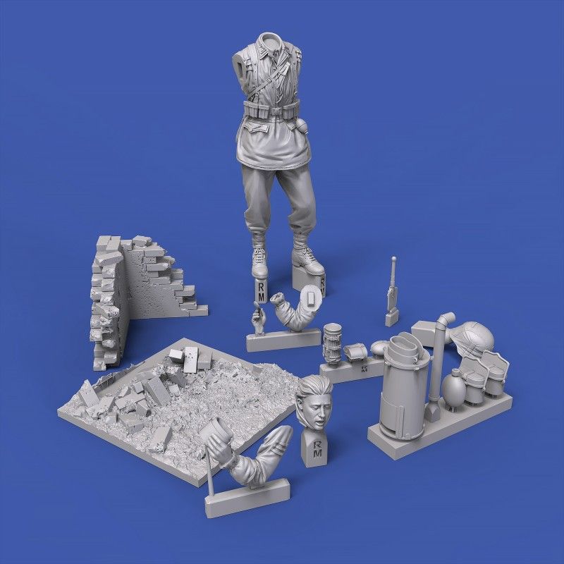 1:35 German SS soldier eating - WWII 'with base'