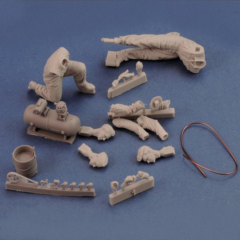 1:35 Soldiers painting