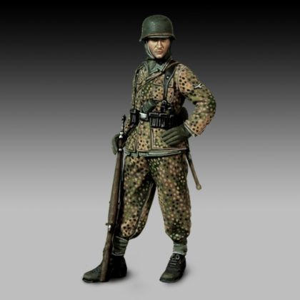 1:72 Waffen SS Grenadier with rifle - WWII