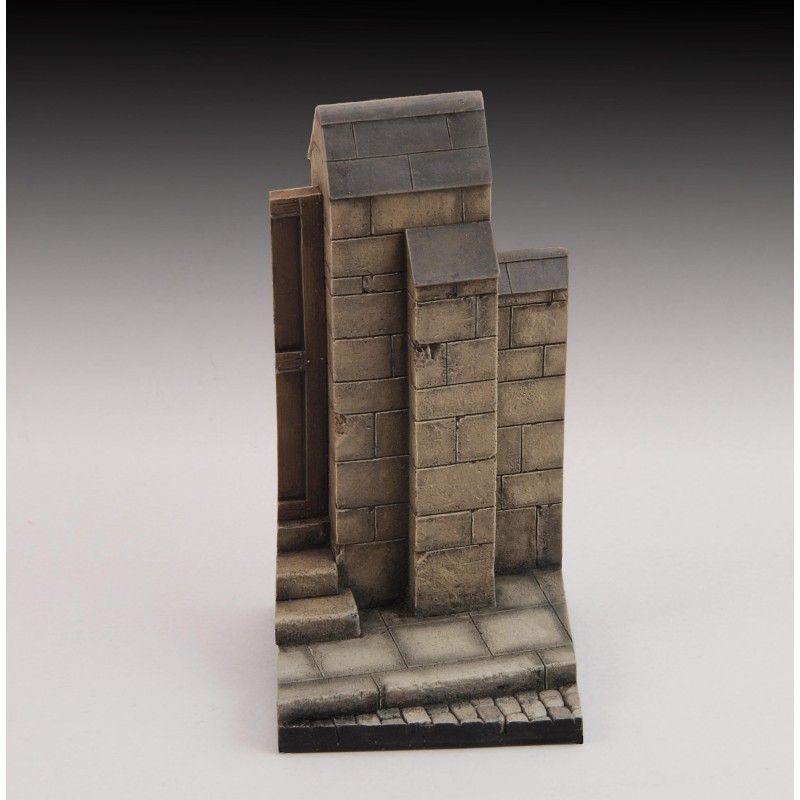 1:35/1:32 Base with wall and road 