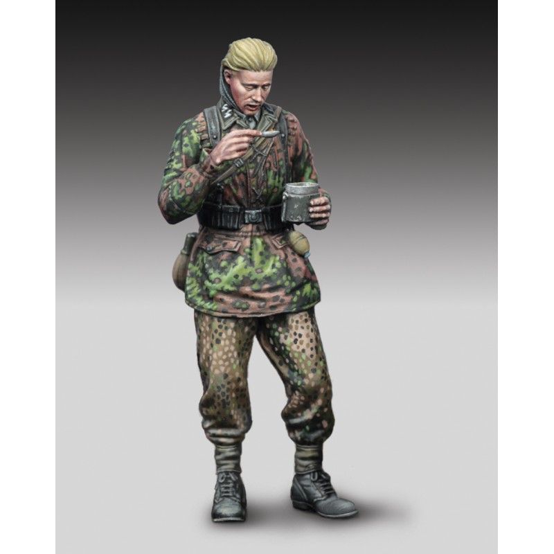 1:48 German SS soldier eating - WWII