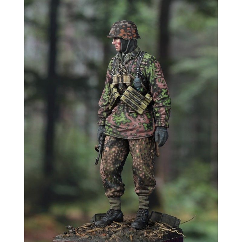 1:35 Waffen SS soldier-WWII