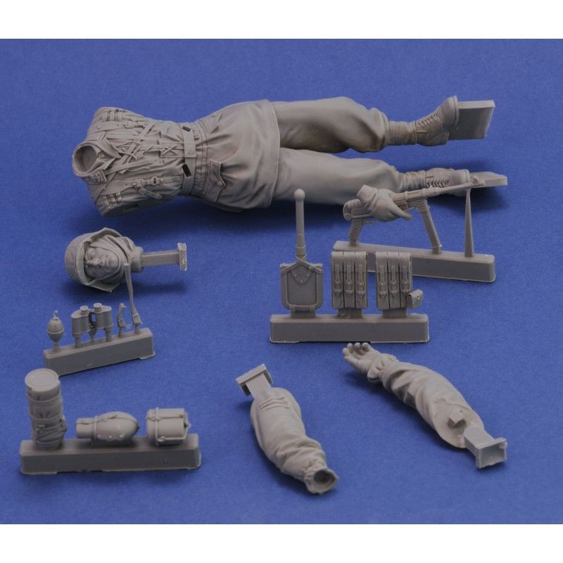 1:16 German SS soldier with MP 40-WWII