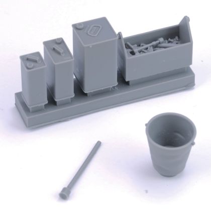 1:16 Toolbox, oil cans and bucket