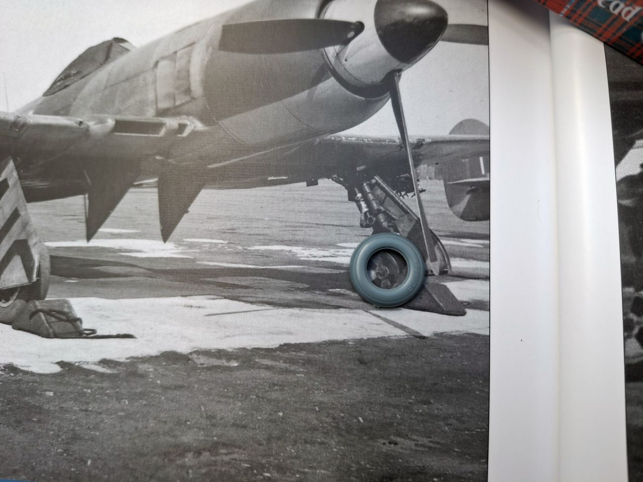 1:24 RAF/FAA (shore based) WWII / Post War Wheel Chocks for Airfix, Fly, Tamiya and Trumpeter Supermarine Spitfire Mk.VIII/Mk.IX Kits (2 pcs)