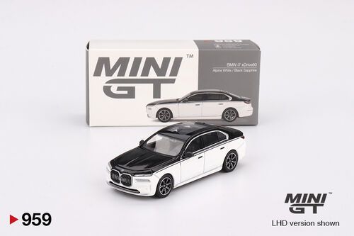 1:64 BMW i7 xDrive60 Alpine White / Black Sapphire (Left-Hand Boxed)