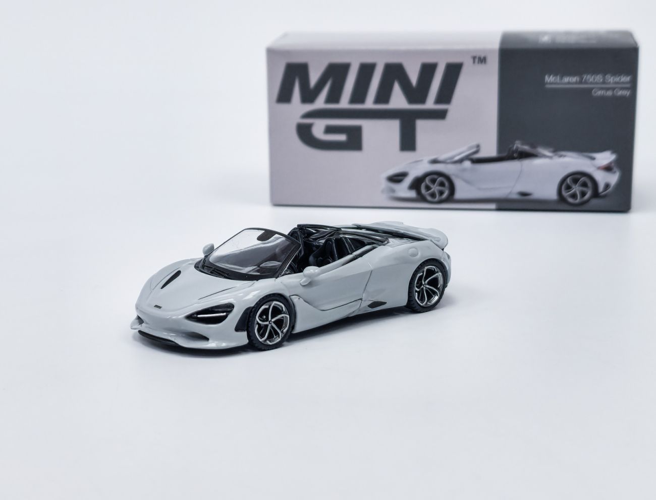 1:64 McLaren 750S - Spider Cirrus Grey (Left-Hand Boxed)