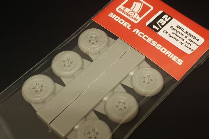 1:32 Spitfire 5 spoke wheels set (3 types of tires)