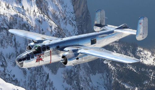 1:48 Flying B-25J Mitchell Gift Set