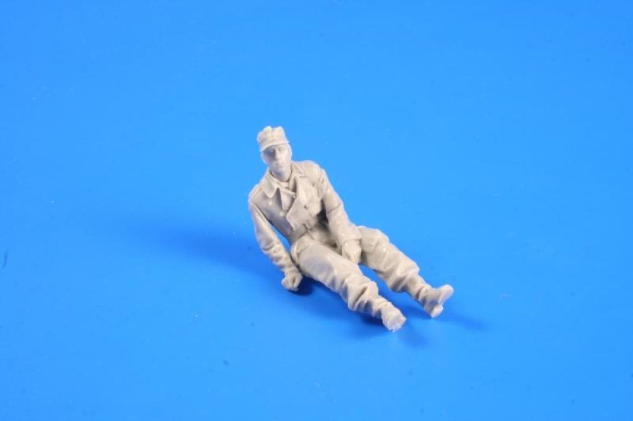 1:35 German WW II Hetzer Crewmember