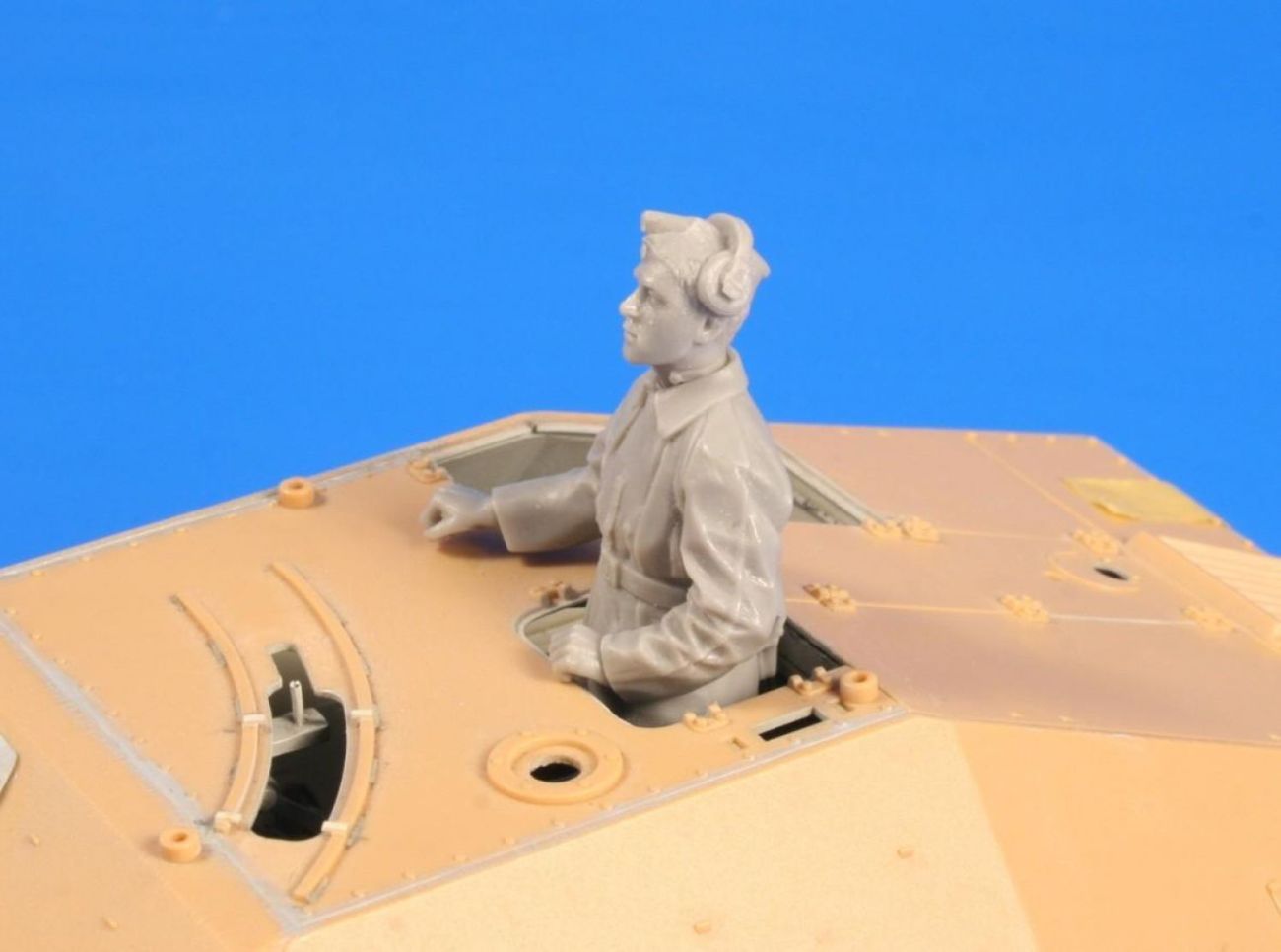 1:35 German WW II Hetzer Radio Operator / Gunner