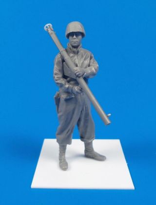 1:35 WWII US Army Soldier with Bazooka M1A2 (Anzio 1944)
