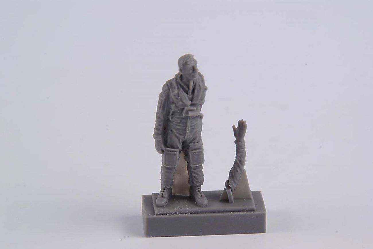 1:48 AJ-37/JA-37 Viggen Pilot Climbing Ladder into Cockpit for Special Hobby/Tarangus kit