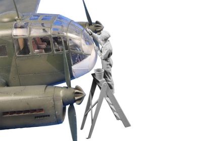 1:48  Siebel Si 204/Aero C-3 Airman (cleaning canopy glazing)