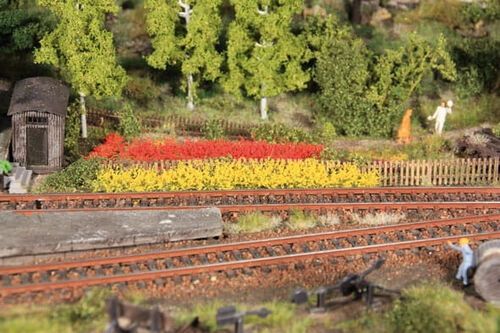 Yellow and Red Grass Strips 10 mm, 8 pcs
