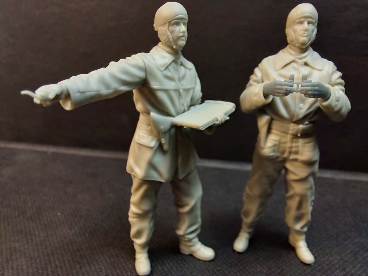 1:35 French WWII Tankers Set (2 Figures)