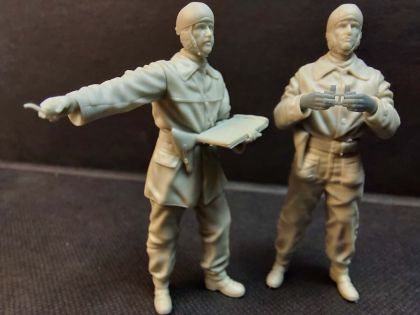 1:35 French WWII Tankers Set (2 Figures)
