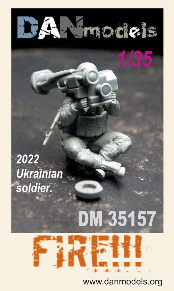 1:35 Ukrainian soldier with Javelin FGM-148. Fire. War 