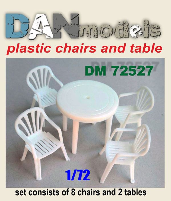 1:72 Plastic chairs & tables (8 + 2)