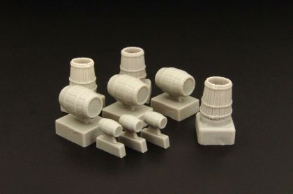 1:72 Wooden barrels and buckets