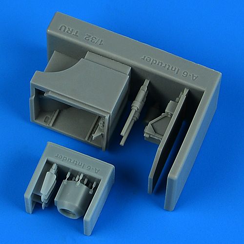 1:32 A-6E Intruder RAT engine - Trumpeter