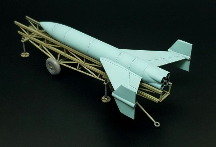 1:72 Feuerlilie F-55 Flakrakete w/dolly