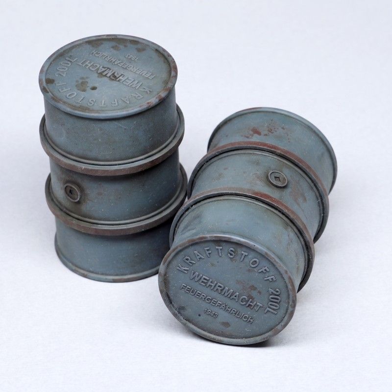 1:16 German fuel drums - WWII