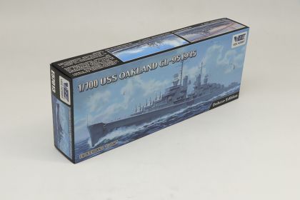 1:700 USS Oakland CL-95 (Deluxe Edition)
