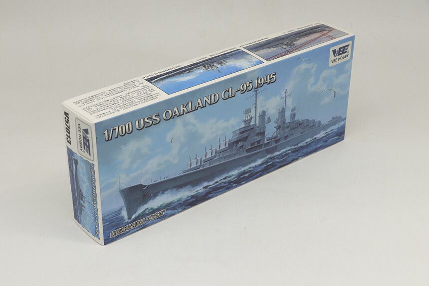 1:700 USS Oakland CL-95 (Standard Edition)