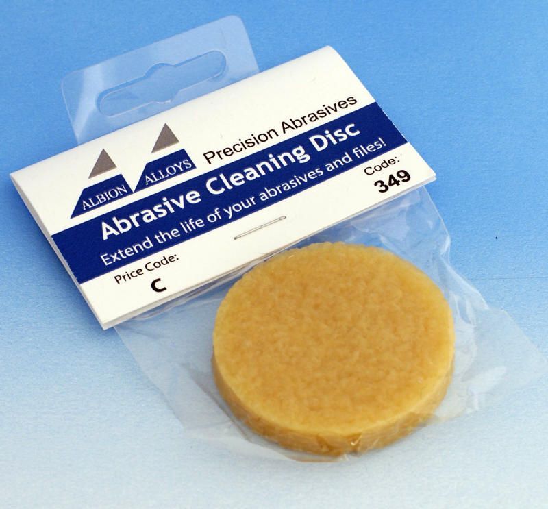 Kotouč pro čištění zanesených brusných nástrojů