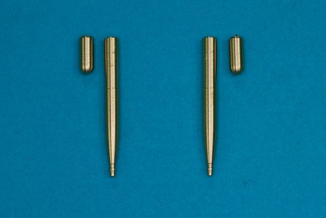 2 x 20mm Hispano cannons