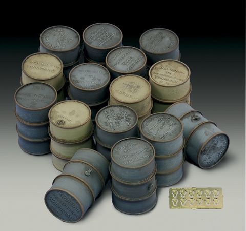 1:35 German oil drums (WWII)