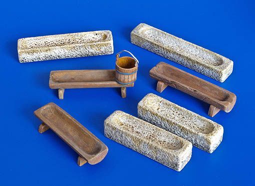 1:35 Kamenná a dřevěná koryta