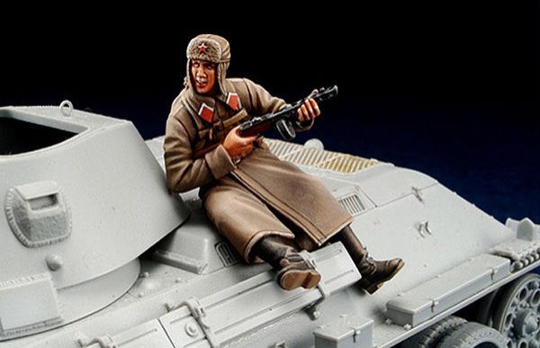 1:35 WWII Russian winter tank rider #1