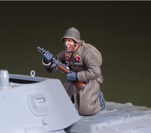 1:35 WWII Russian winter tank rider #3